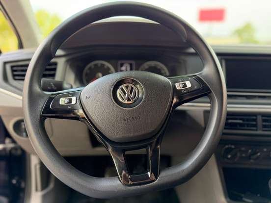 VOLKSWAGEN-POLO-2017
