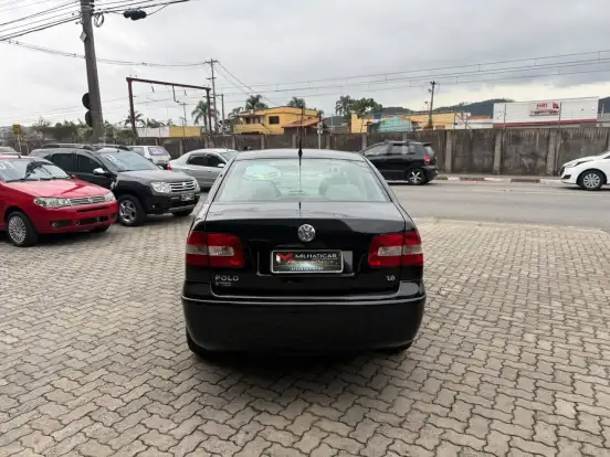 VOLKSWAGEN-POLO SEDAN-2004