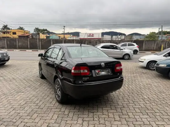 VOLKSWAGEN-POLO SEDAN-2004