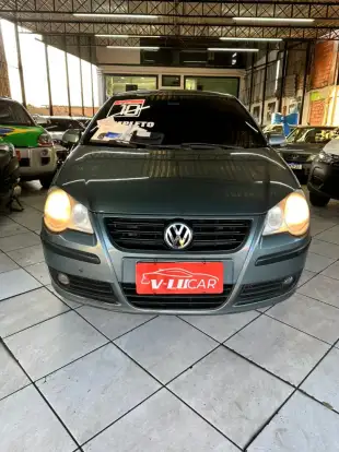 VOLKSWAGEN-POLO SEDAN-2010
