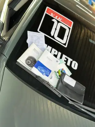 VOLKSWAGEN-POLO SEDAN-2010