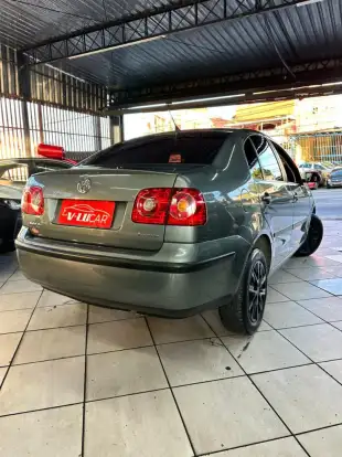 VOLKSWAGEN-POLO SEDAN-2010
