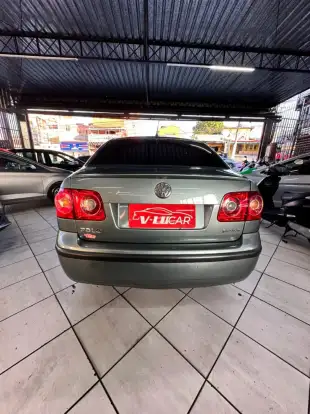 VOLKSWAGEN-POLO SEDAN-2010
