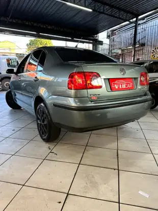 VOLKSWAGEN-POLO SEDAN-2010