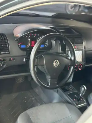 VOLKSWAGEN-POLO SEDAN-1.6 MI 8V FLEX 4P AUTOMATIZADO VOLKSWAGEN-POLO SEDAN-2010