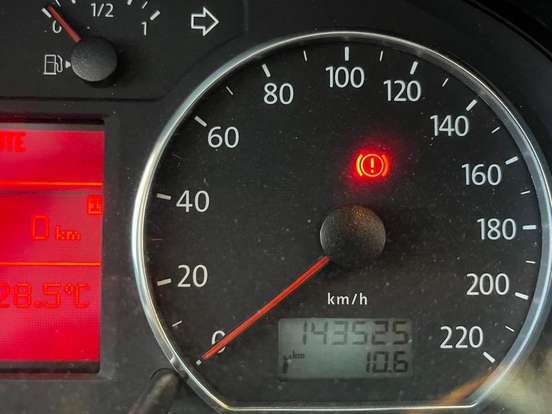VOLKSWAGEN-POLO SEDAN-2012