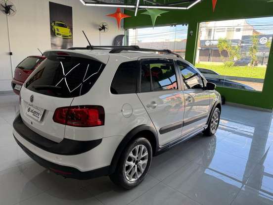 VOLKSWAGEN-SPACE CROSS-2013