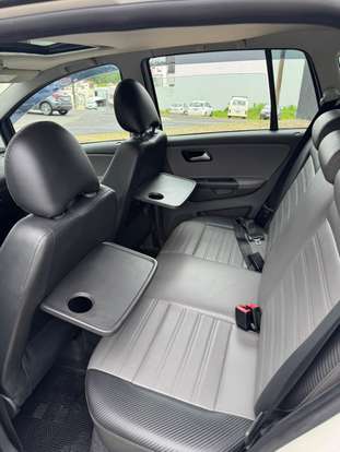 VOLKSWAGEN-SPACE CROSS-2016