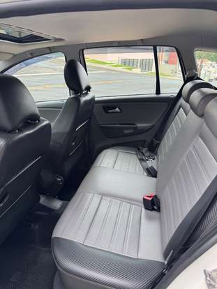 VOLKSWAGEN-SPACE CROSS-2016