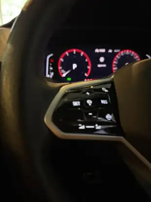 VOLKSWAGEN-TAOS-2023