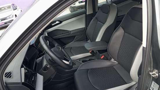 VOLKSWAGEN-TAOS-2025