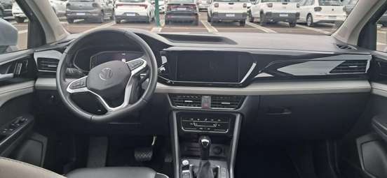 VOLKSWAGEN-TAOS-2025