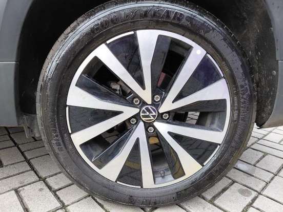 VOLKSWAGEN-TAOS-2025