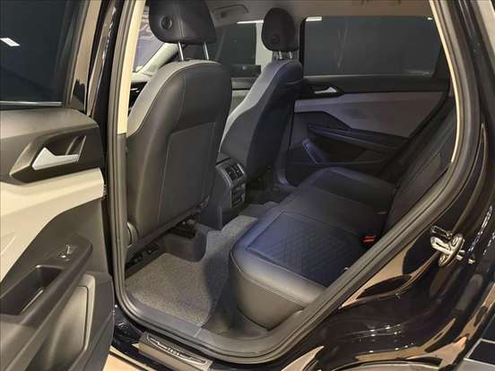 VOLKSWAGEN-TAOS-2024