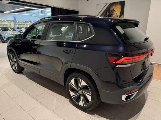 VOLKSWAGEN-TAOS-2026