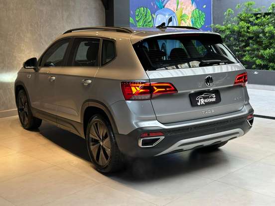 VOLKSWAGEN-TAOS-2024