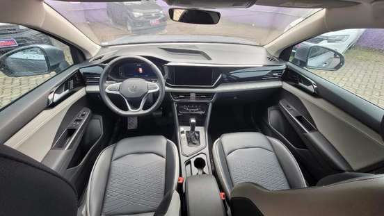 VOLKSWAGEN-TAOS-2025