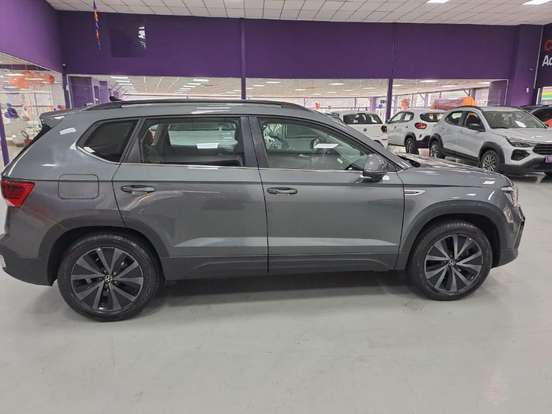 VOLKSWAGEN-TAOS-2025
