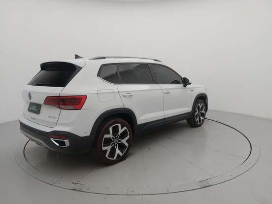 VOLKSWAGEN-TAOS-2024