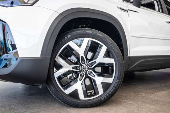 VOLKSWAGEN-TAOS-2025