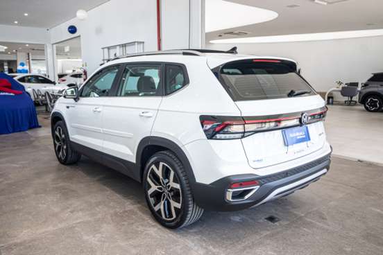 VOLKSWAGEN-TAOS-2025