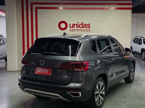 VOLKSWAGEN-TAOS-2023
