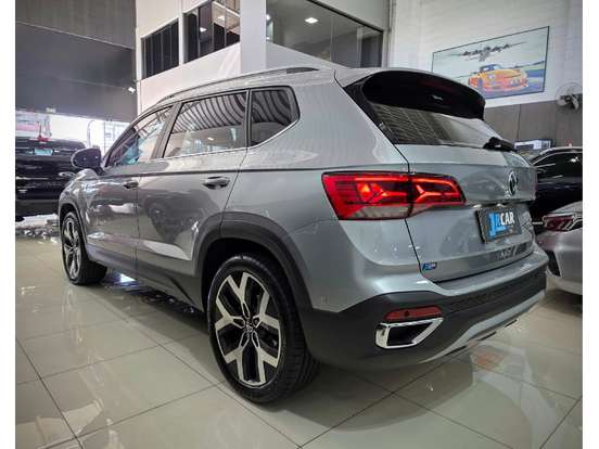 VOLKSWAGEN-TAOS-2025