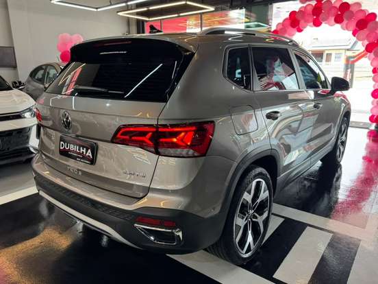 VOLKSWAGEN-TAOS-2023