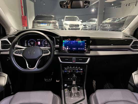 VOLKSWAGEN-TAOS-2025