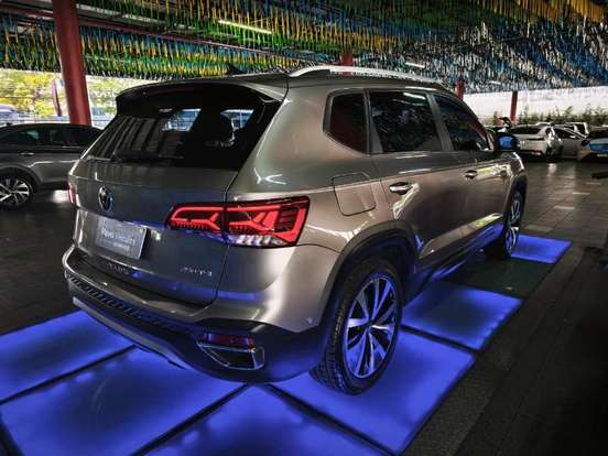 VOLKSWAGEN-TAOS-2023