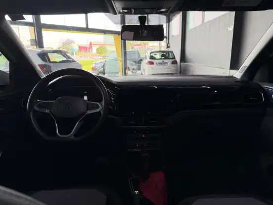 VOLKSWAGEN-T-CROSS-2021
