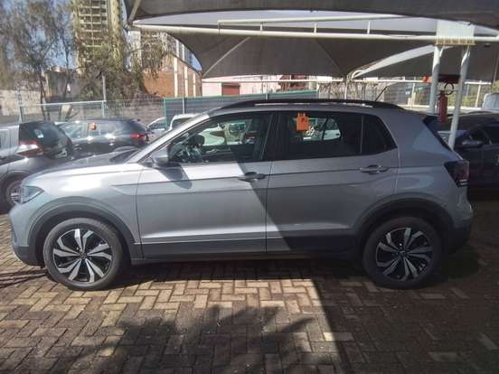 VOLKSWAGEN-T-CROSS-1.0 200 TSI TOTAL FLEX AUTOMÁTICO VOLKSWAGEN-T-CROSS-2025