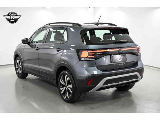VOLKSWAGEN-T-CROSS-2024