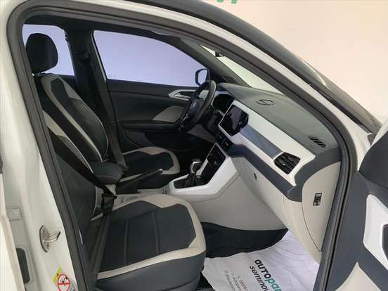 VOLKSWAGEN-T-CROSS-2019
