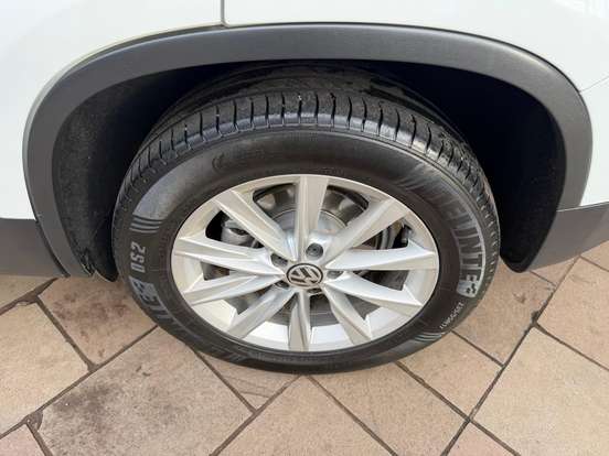 VOLKSWAGEN-TIGUAN-1.4 TSI 16V TURBO GASOLINA 4P DSG VOLKSWAGEN-TIGUAN-2016