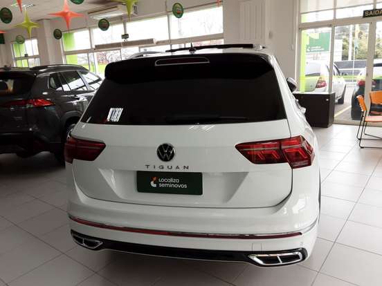 VOLKSWAGEN-TIGUAN-2.0 300 TSI GASOLINA ALLSPACE R-LINE AUTOMÁTICO VOLKSWAGEN-TIGUAN-2024