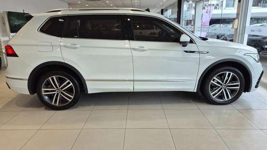 VOLKSWAGEN-TIGUAN-2.0 300 TSI GASOLINA ALLSPACE R-LINE AUTOMÁTICO VOLKSWAGEN-TIGUAN-2023