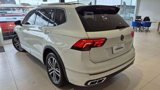 VOLKSWAGEN-TIGUAN-2023