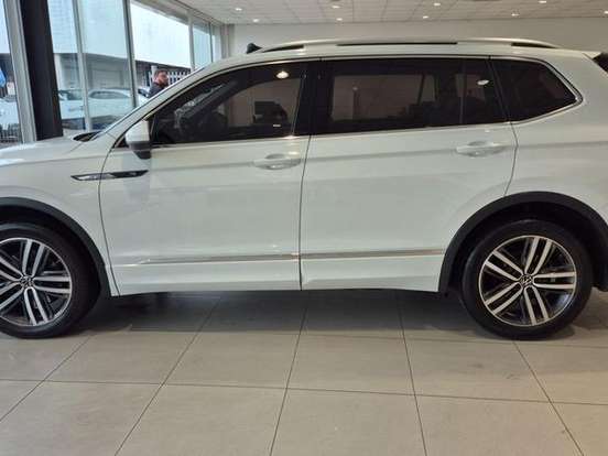 VOLKSWAGEN-TIGUAN-2.0 300 TSI GASOLINA ALLSPACE R-LINE AUTOMÁTICO VOLKSWAGEN-TIGUAN-2023