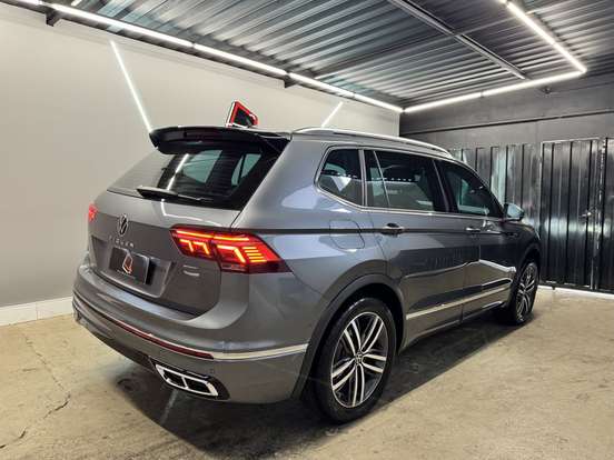 VOLKSWAGEN-TIGUAN-2.0 300 TSI GASOLINA ALLSPACE R-LINE AUTOMÁTICO VOLKSWAGEN-TIGUAN-2023
