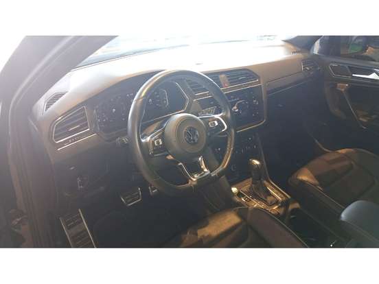 VOLKSWAGEN-TIGUAN-2021