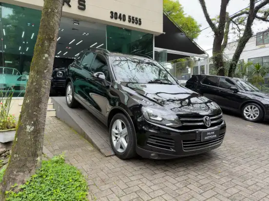 VOLKSWAGEN-TOUAREG-2014
