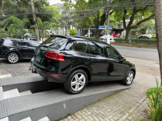 VOLKSWAGEN-TOUAREG-2014