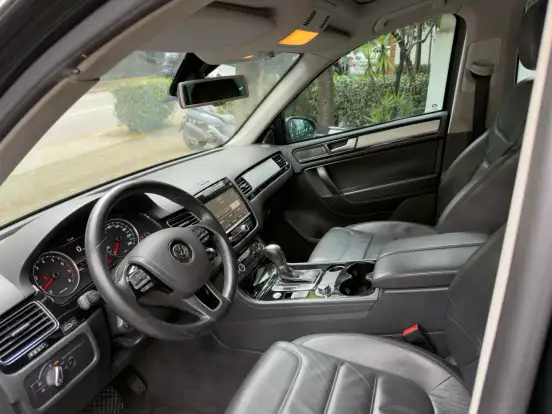 VOLKSWAGEN-TOUAREG-2014