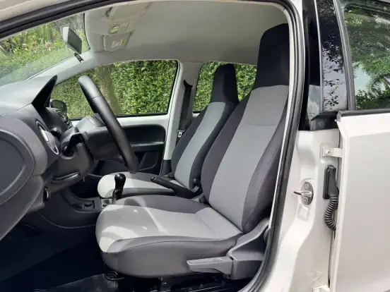 VOLKSWAGEN-UP-2017