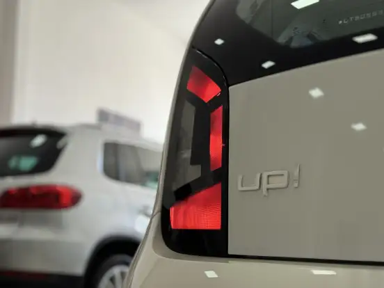 VOLKSWAGEN-UP-2019