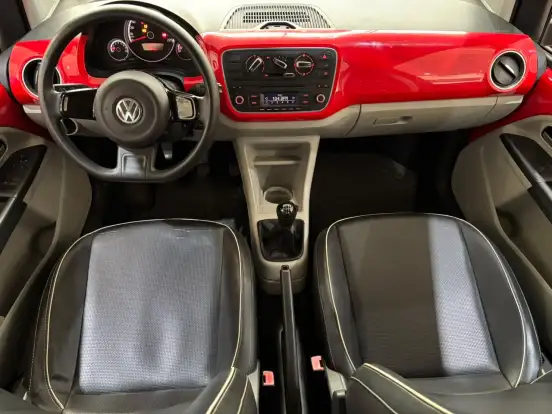 VOLKSWAGEN-UP-2015