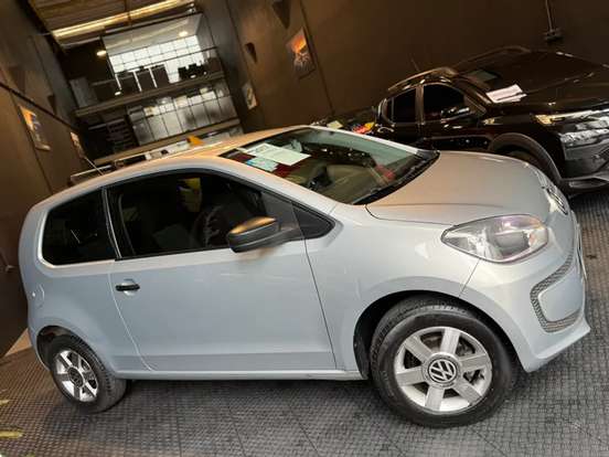 VOLKSWAGEN-UP-2016