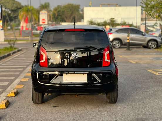 VOLKSWAGEN-UP-2015