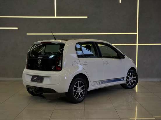 VOLKSWAGEN-UP-2015